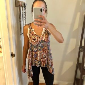 Patterned sleeveless blouse